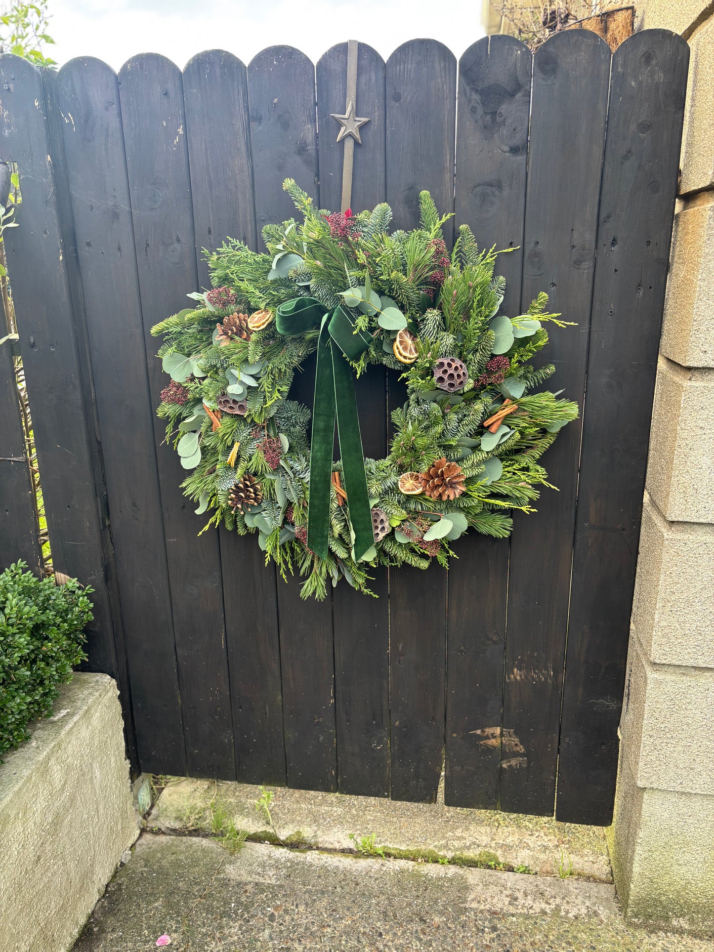 Large Deluxe Fresh Christmas Wreath