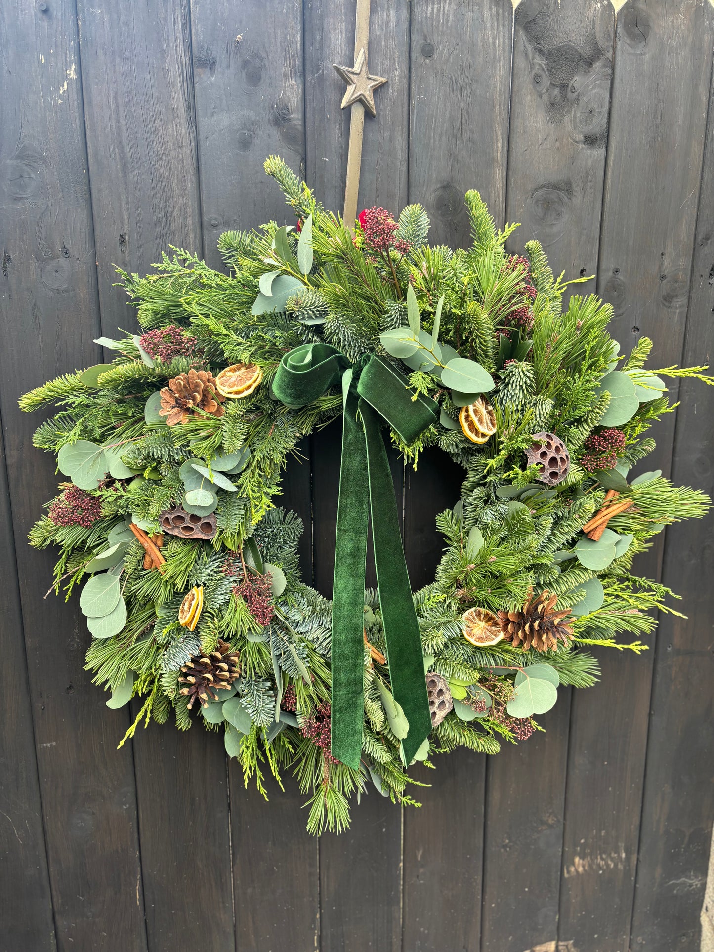Large Deluxe Fresh Christmas Wreath