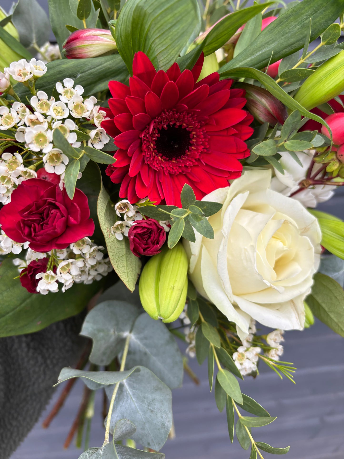 PRE-ORDER NOW - Christmas Flower Bouquet