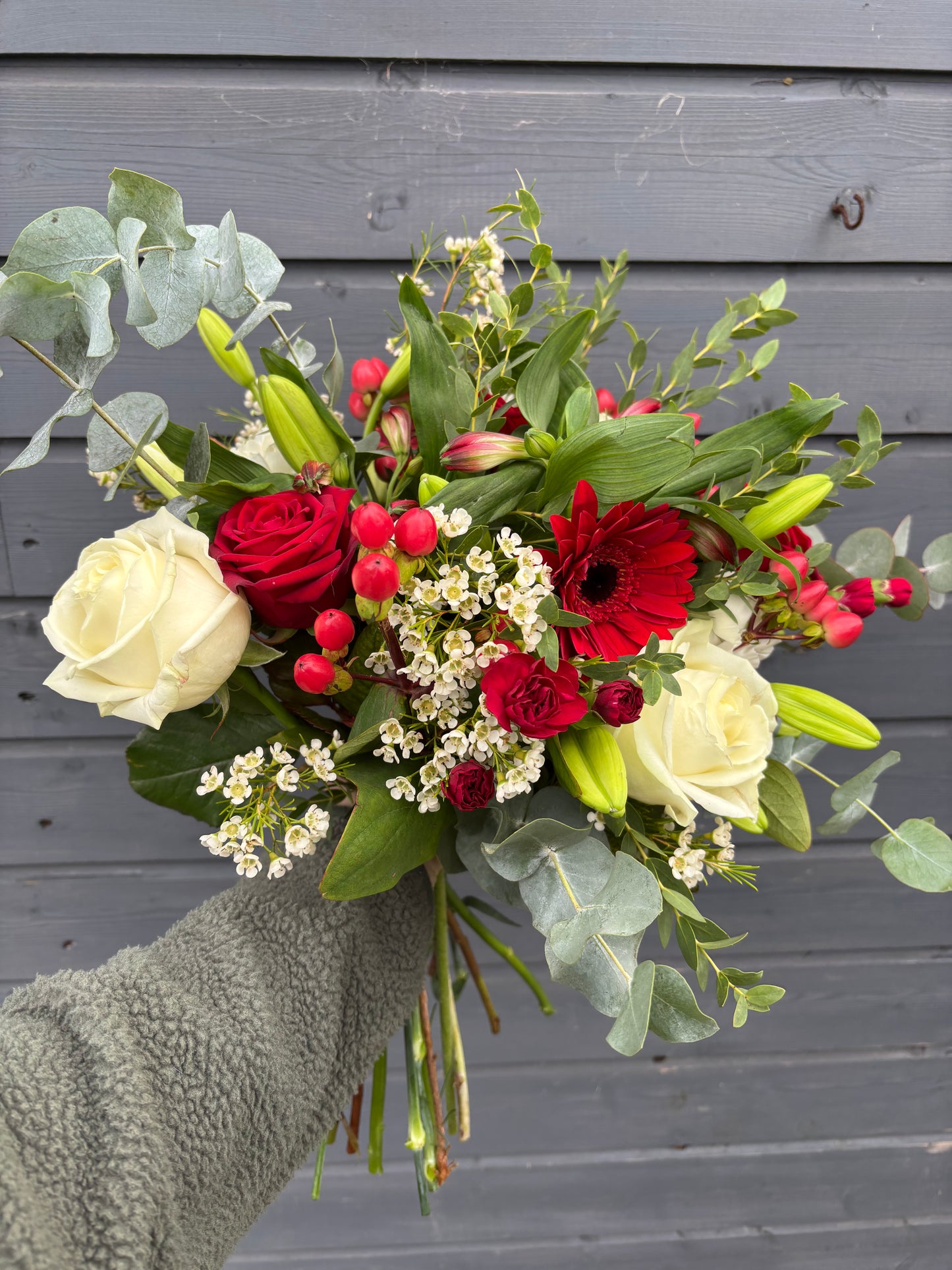 PRE-ORDER NOW - Christmas Flower Bouquet